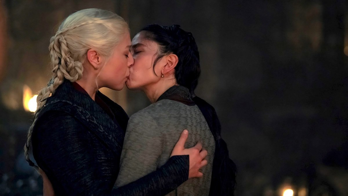 A screenshot from S2E6 of "House of the Dragon","Smallfolk," where Queen Rhaenyra and Mysaria are making out.