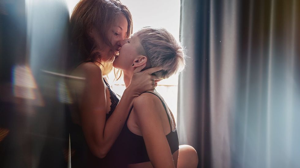 first time strap on: lesbian couple kissing