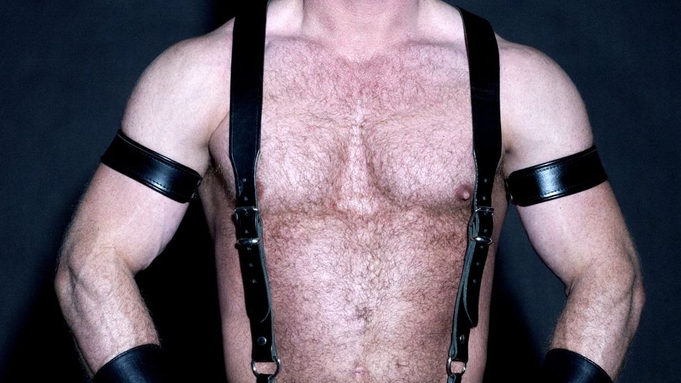 gay kinks: leather daddy chest