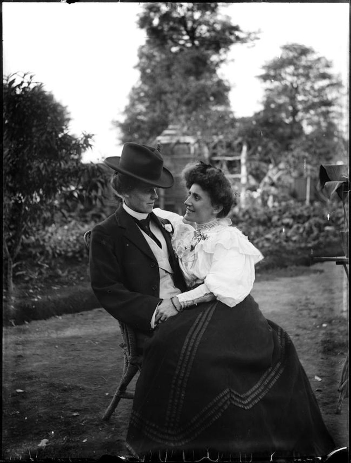 8 Awesome Vintage Photos Of Lesbian Couples