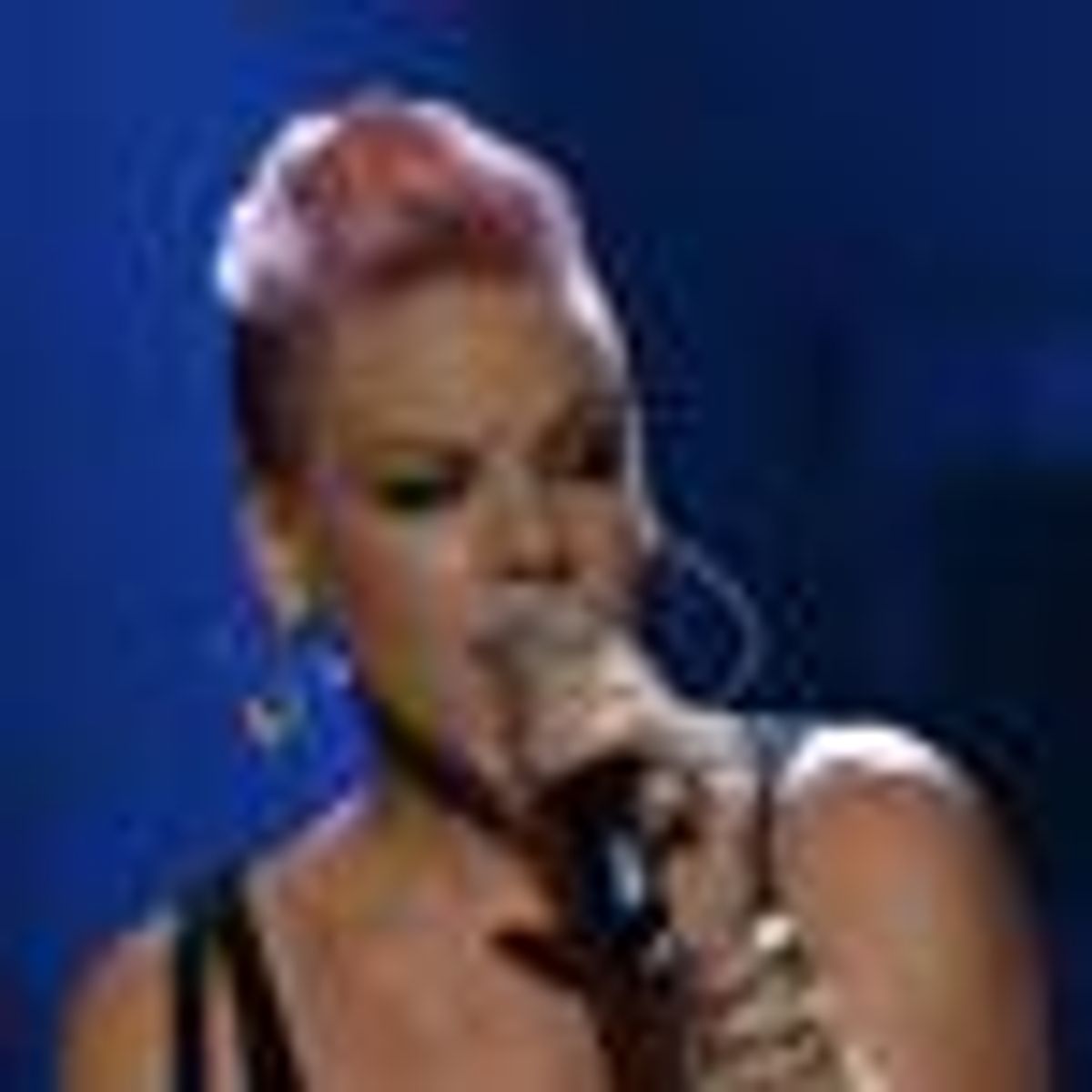 Watch: P!nk's Emotional Rendition of 'Dear Mr. President' on Tonight's 'VH1 Storytellers'