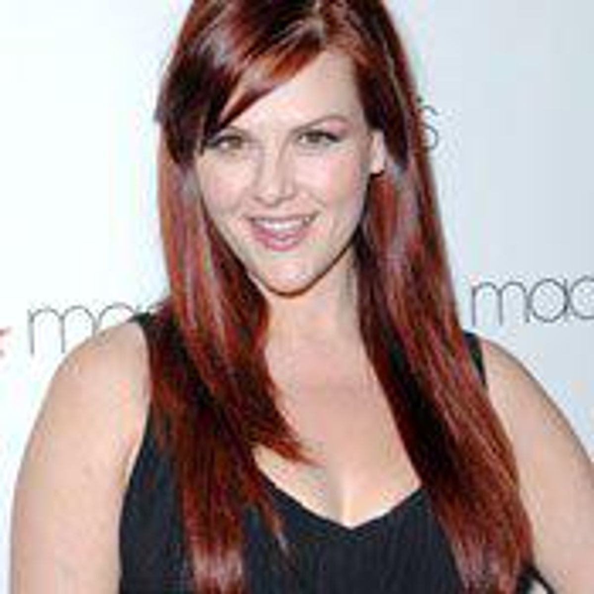  Sara Rue Plays Fake Lesbian for New Show ‘Poseurs’