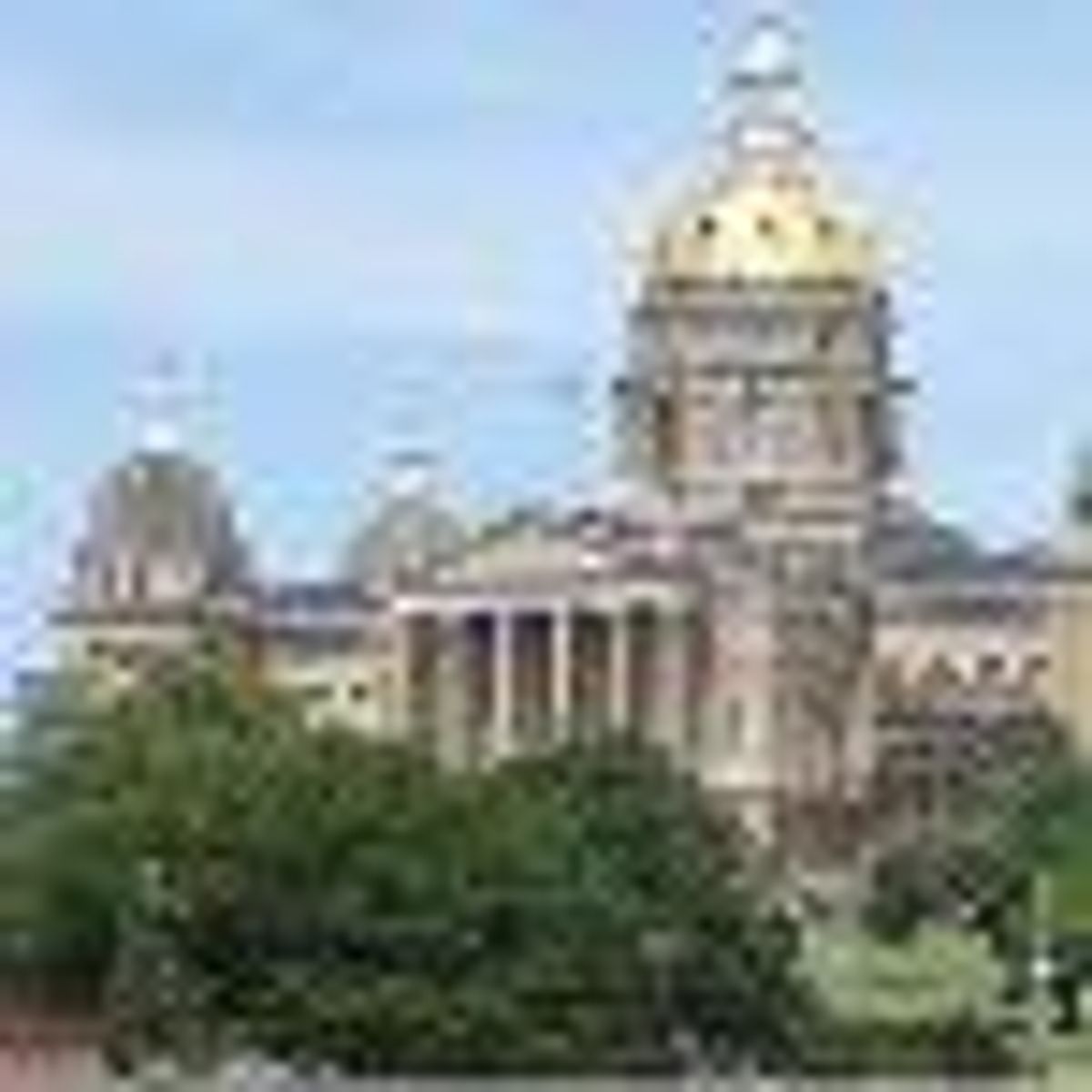 Iowa Resolution to Ban Same-Sex Marriage Advances 