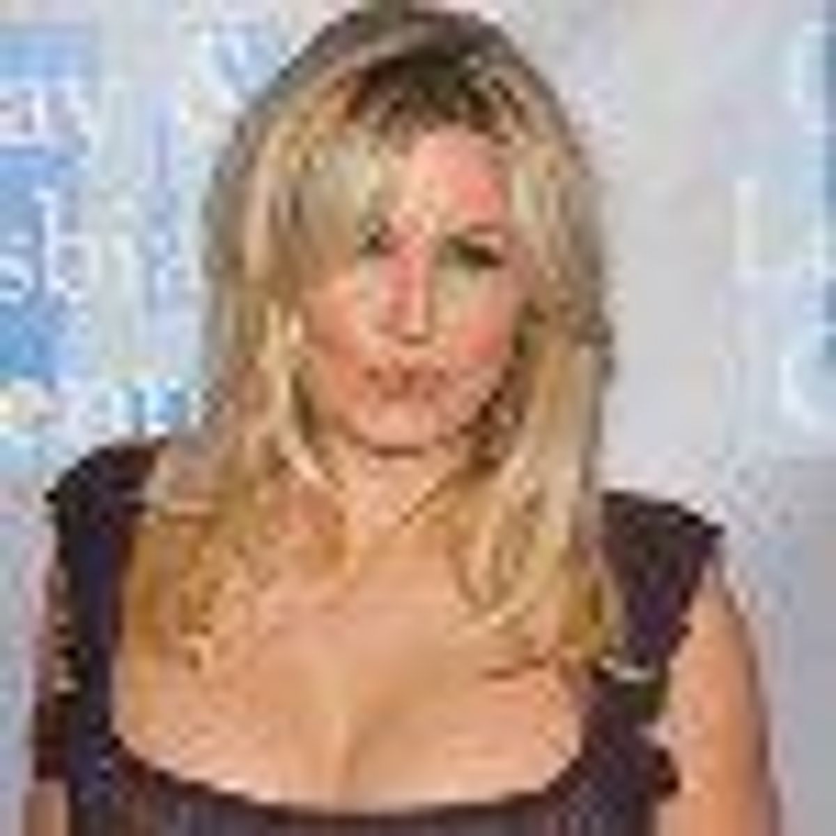  Dinah Headliner Jennifer Coolidge on MILF vs. Cougar, Kissing Jane Lynch and More...