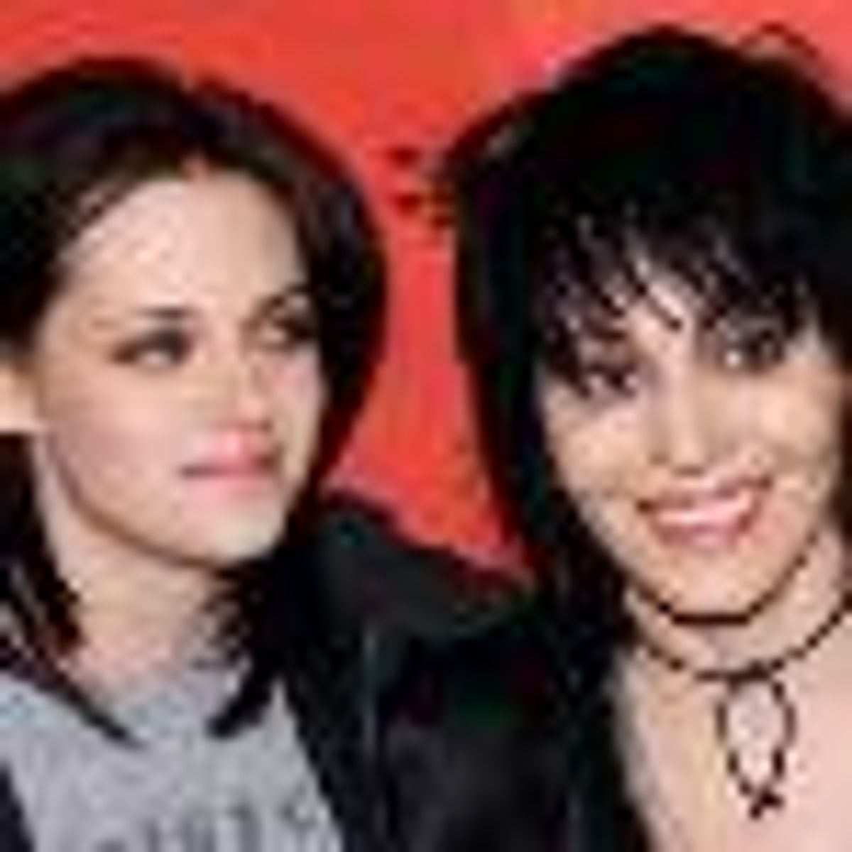 Joan Jett Instructs Kristen Stewart to Grind her Guitar: So to Speak