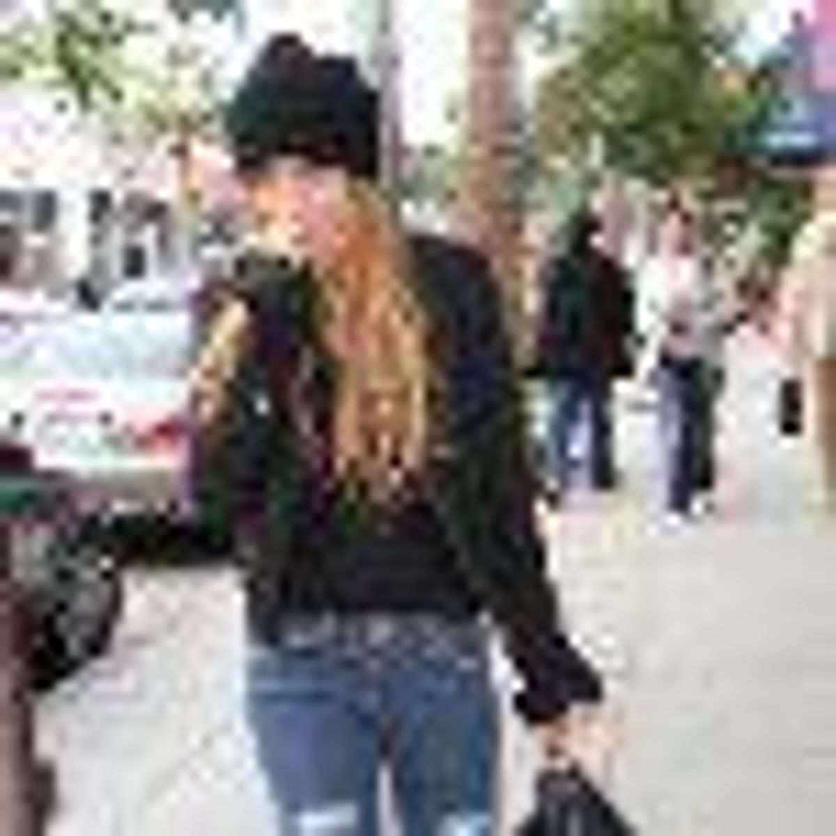 Lindsay Lohan's Arrest Warrant Recalled: Back to Alcohol Ed Classes