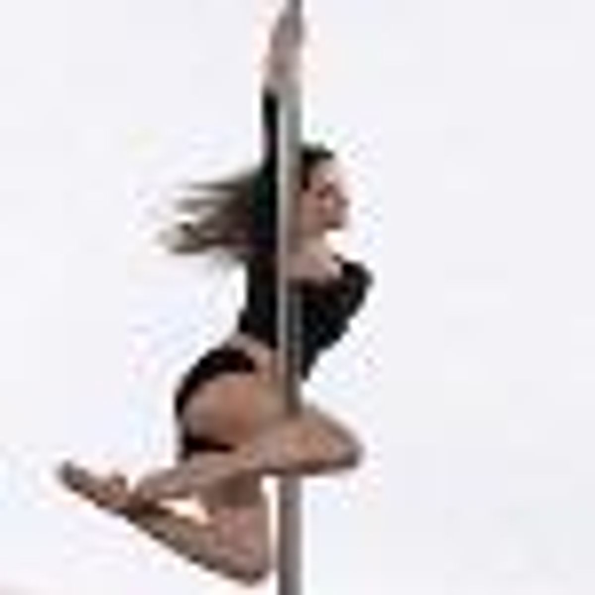 A Pole Made for Dancing �Round