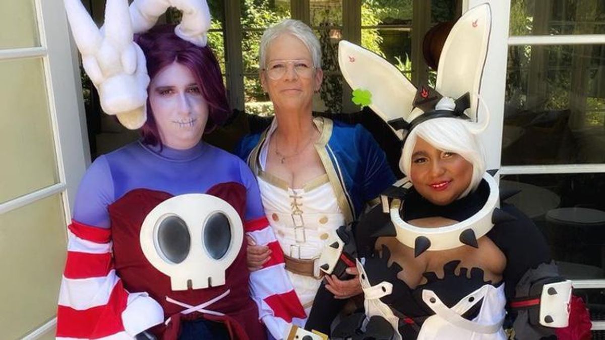 Jamie Lee Curtis Officiates Daughter’s Cosplay Rainbow Wedding