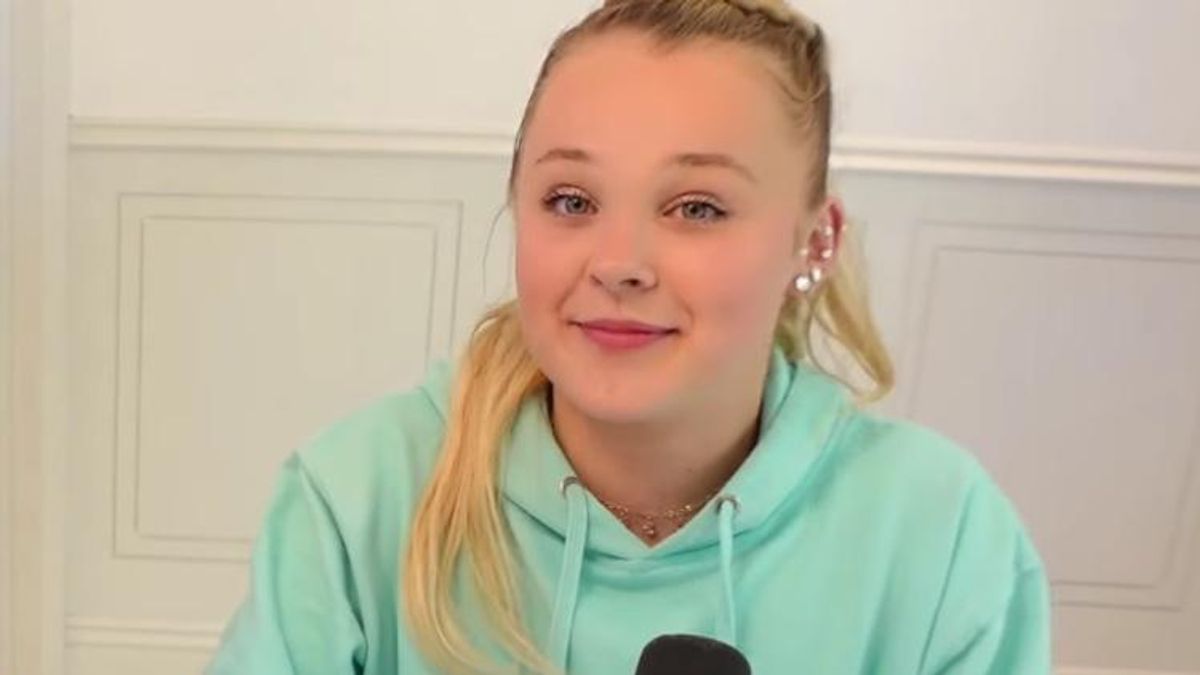 JoJo Siwa Has a New Girlfriend!