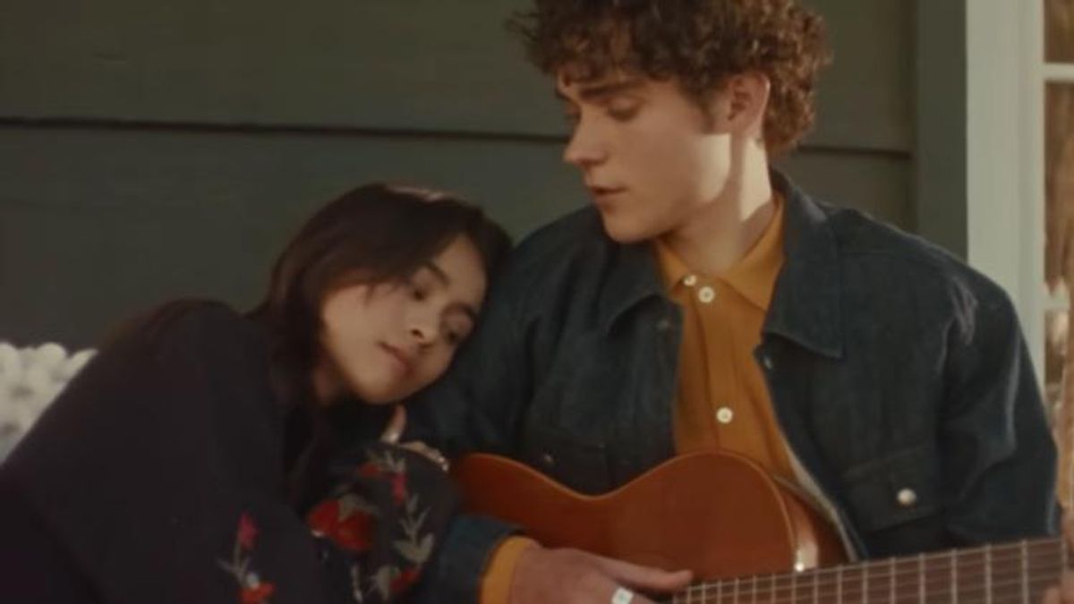 Joshua Bassett Struggles to Get Over (THAT) Ex in ‘Doppelgänger’ Video