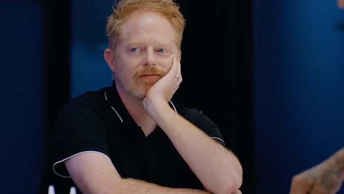 Watch Jesse Tyler Ferguson Present a Challenge to ‘Fast Foodie’ Chefs