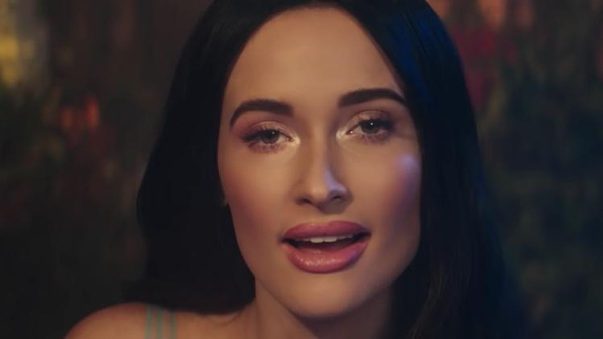 Kacey Musgraves Stuns Philadelphia Gay Bar With Impromptu Performance