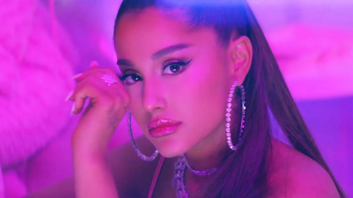 Ariana Grande Tweeted Her New Album Is Coming Very, Very, Very Soon