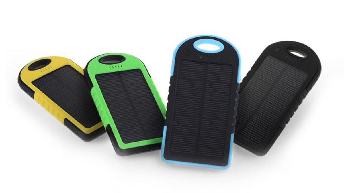 This $11 Portable Charger Uses the Sun to Juice Up Your Phone