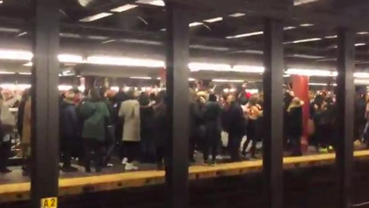 This Impromptu Robyn Subway Dance Party Is Everything