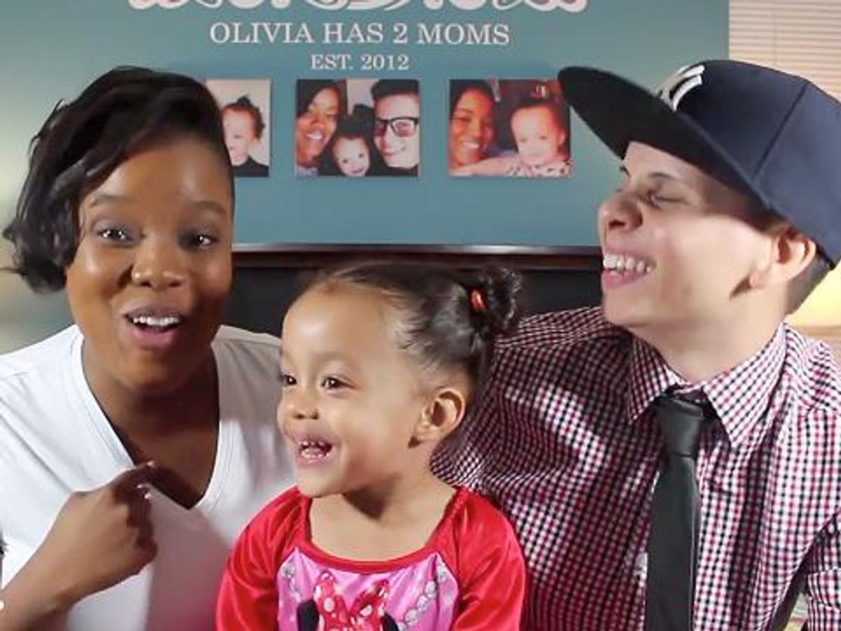 WATCH : Lesbian Moms "Is Mama A Boy Or Girl?"