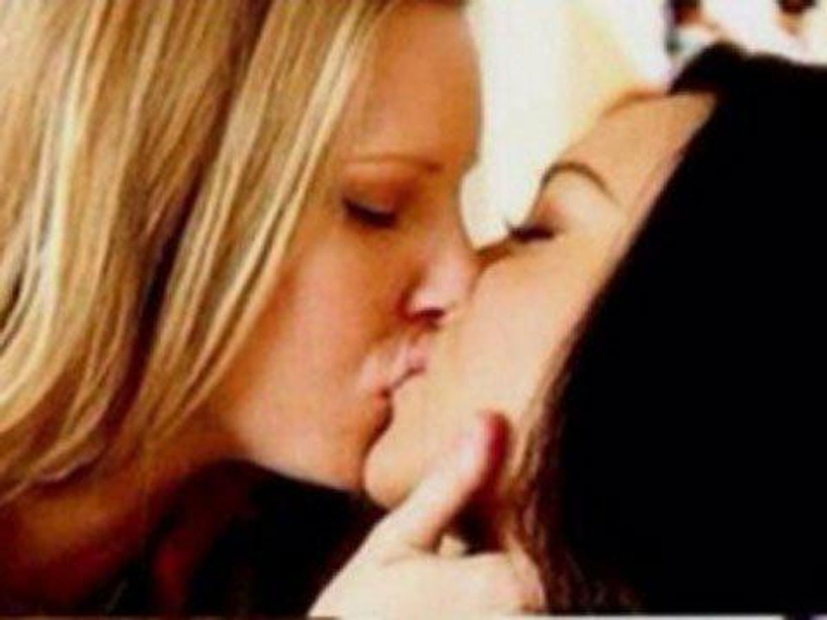 WATCH: The Santana/Brittany Glee 100th Ep. Kiss Heard Round the World! 