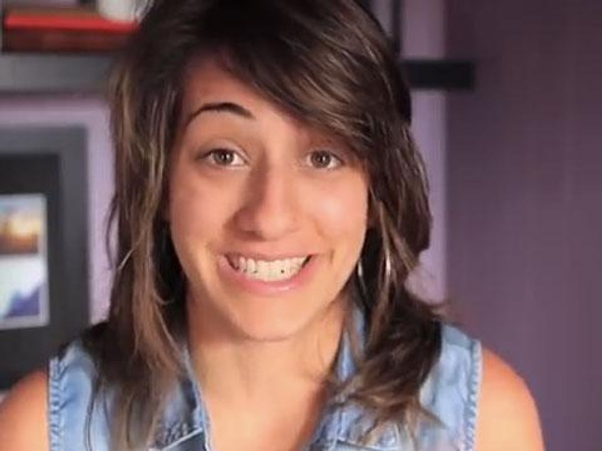 WATCH: This Lesbian Asks - Why in the Hell are Gay Guys into Kissing Girls and Grabbing their Boobs?