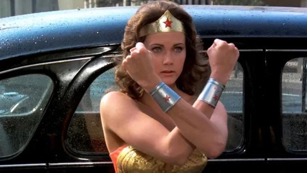 980px x 551px - Lynda Carter Tells Haters Wonder Woman is a Bisexual Superhero