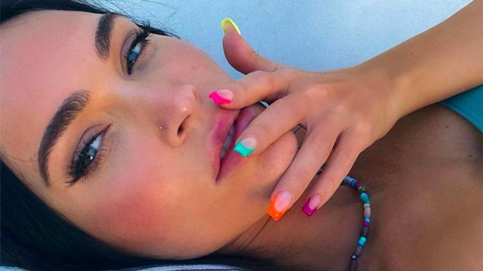 Megan Fox Lesbian Sex Tape - Megan Fox Showed Off Her Bi-Pride With A Rainbow Manicure