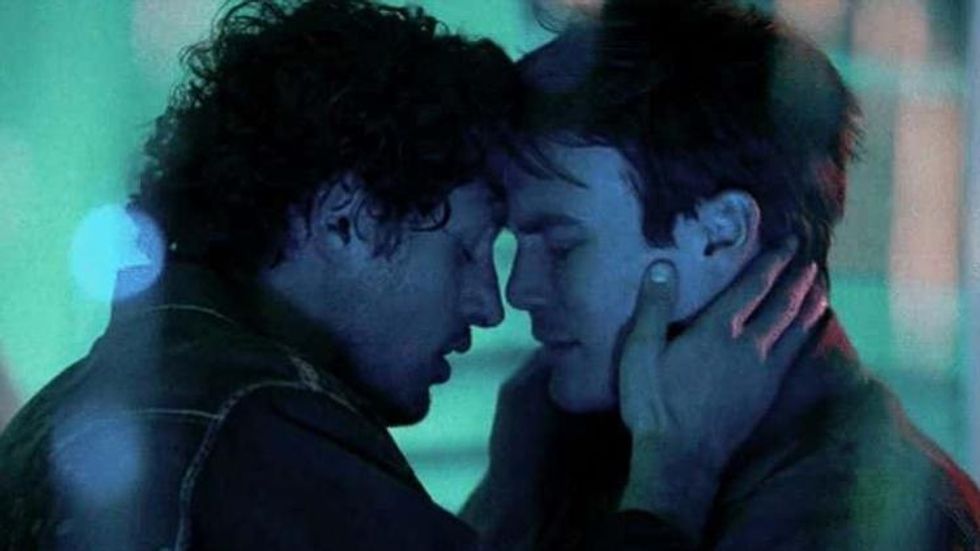 'Roswell, New Mexico' Showrunner Had to Fight to Keep Pilot's Gay Kiss