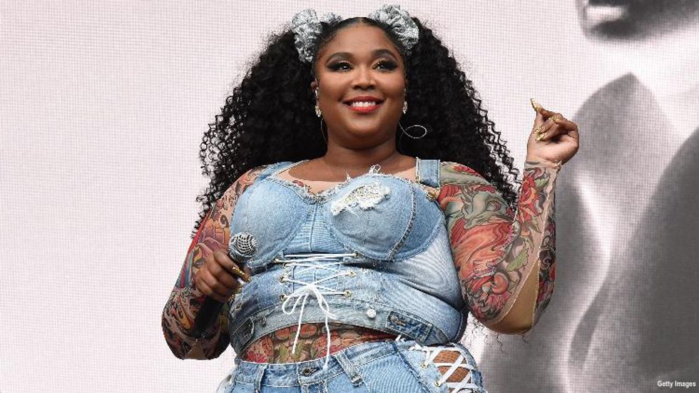 Rapper/singer Lizzo reveals her favorite Brazilian song is by Os