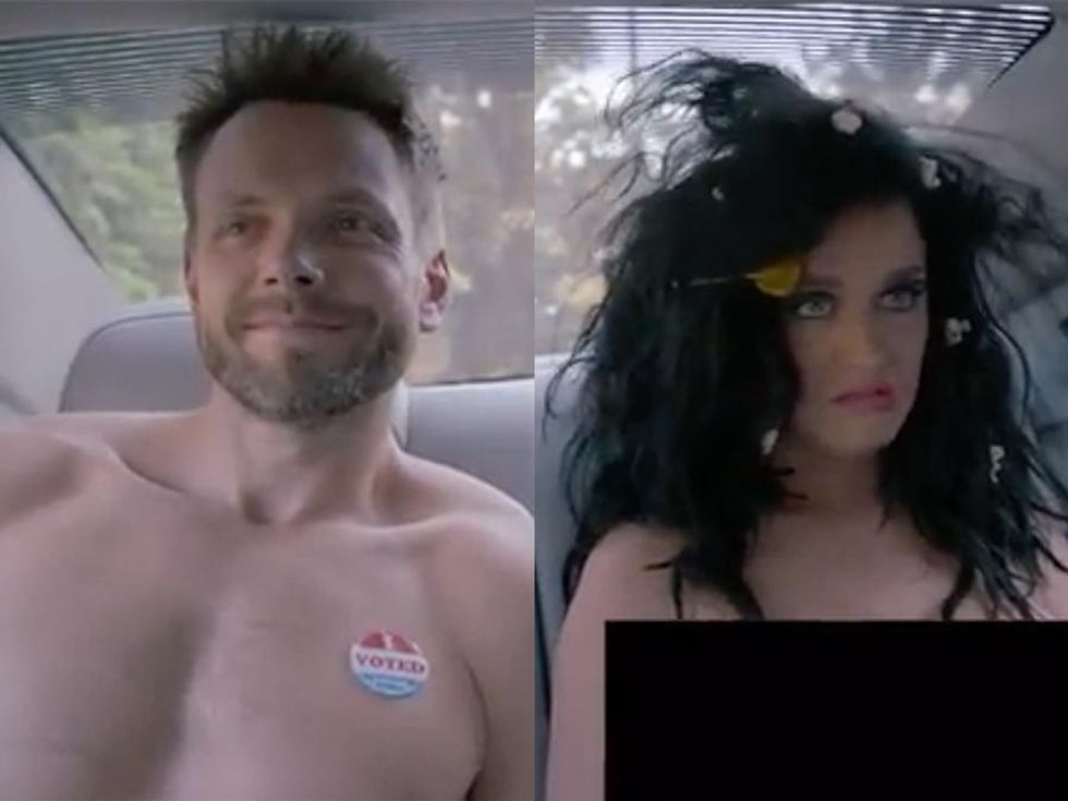 980px x 735px - Katy Perry & Joel McHale Get Naked to Remind Everyone About the Importance  of Voting