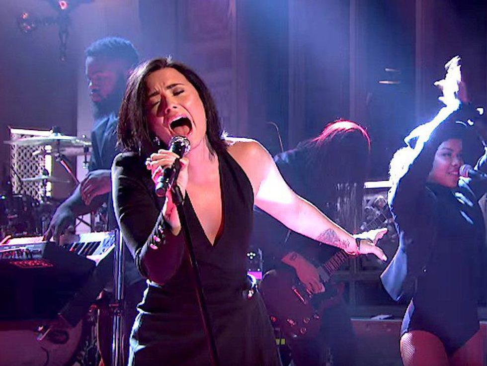 Dildo Lesbian Scissoring With Demi Lovato - Demi Lovato Stuns in Steamy, Stripped-Down Saturday Night Live Performances