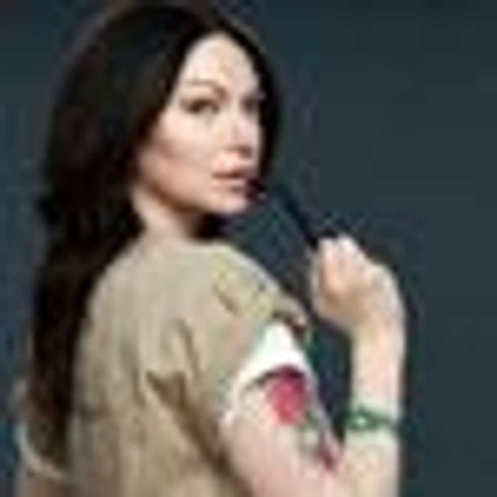 Laura Prepon Anal Sex - Phew! Laura Prepon Confirmed for Four Episodes of Orange is the New Black  Season 2