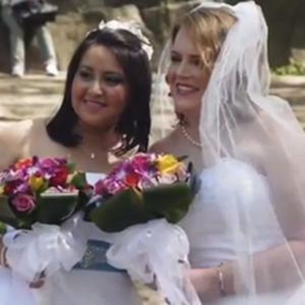 WATCH: Binational Lesbian Couple Gets Happy Ending with Rainbow Wedding in  Central Park