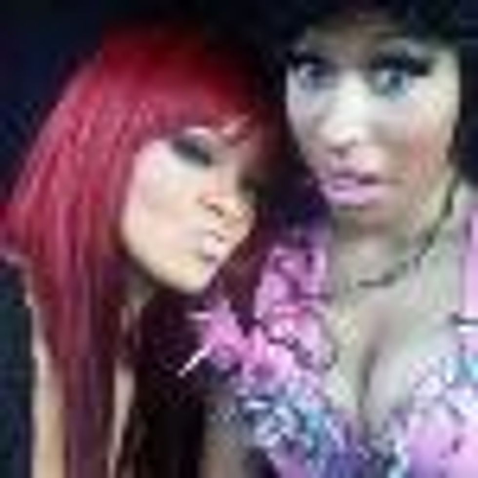 Nick Minaj En Double Penetration Nue - Rihanna and Nicki Minaj Trade Love Tweets
