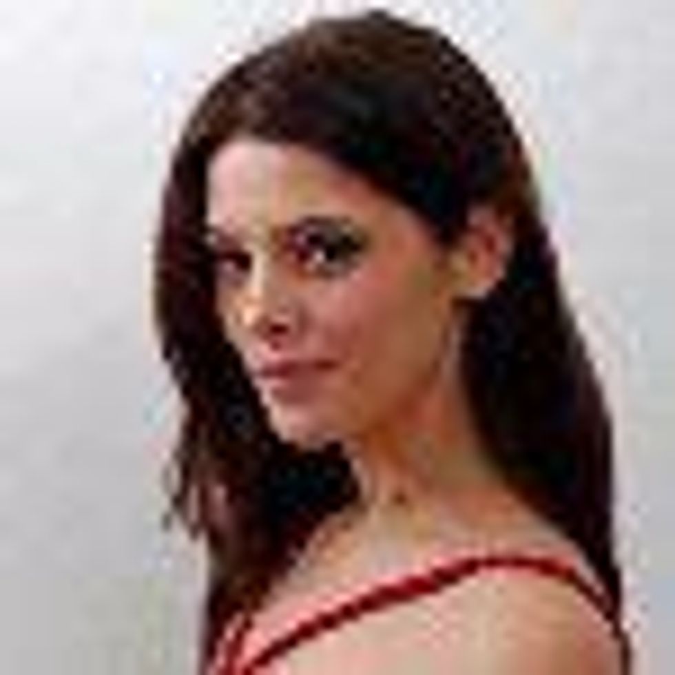 'Twilight' Star Ashley Greene Riled over Leaked Nudie Pics