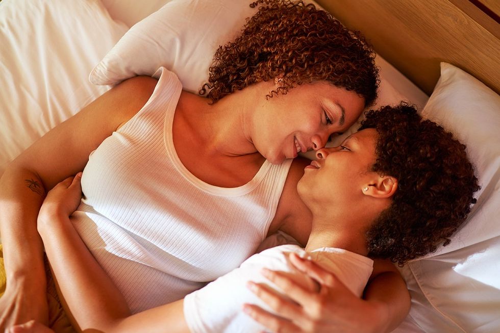 lesbian-bed-death myths: lesbians cuddle in bed