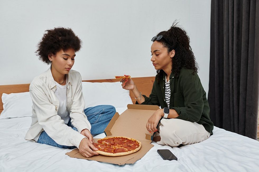 lesbian-bed-death myths: lesbians eat pizza in bed