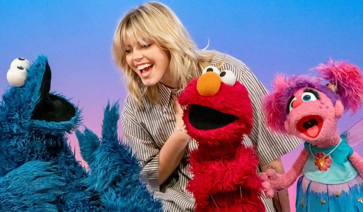 Renee Rapp on Sesame Street