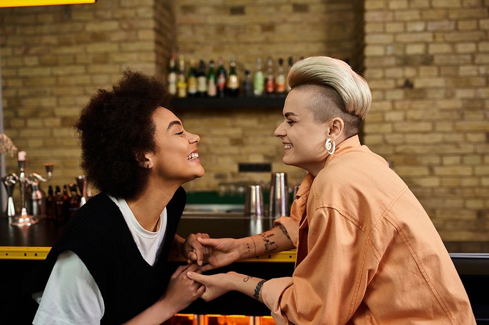 5 Tips For Bisexual Women Who Want To Date Women