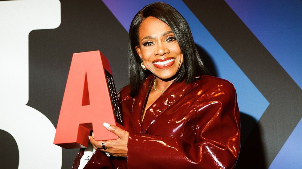 Sheryl Lee Ralph accepts the Advocate of the Year Award at star studded Out100 event celebrating queer culture