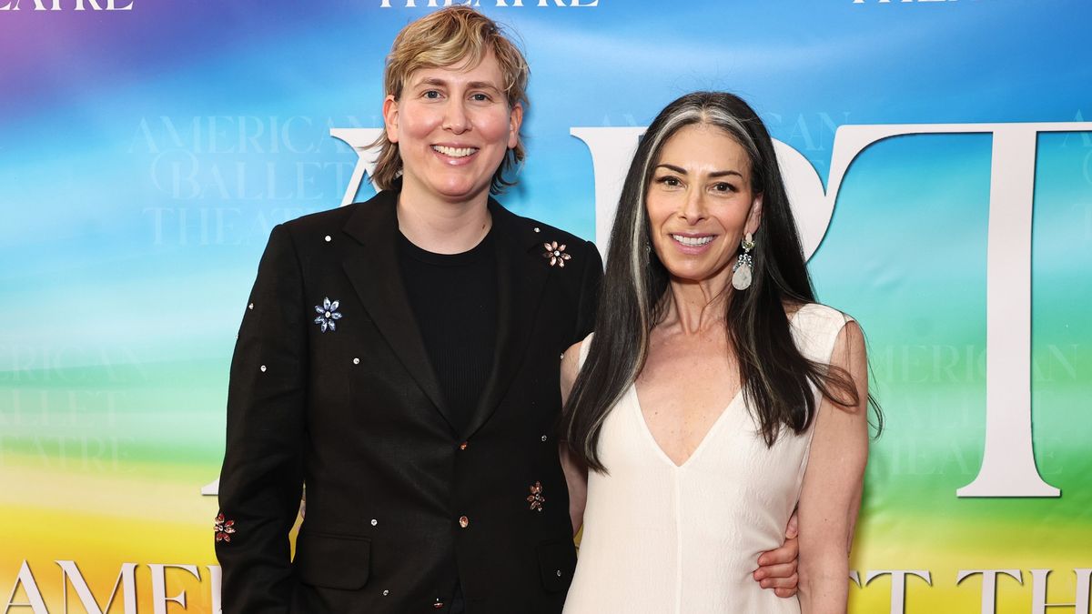 Stacy London said she identifies as a lesbian while at an event with partner Cat Yezbek