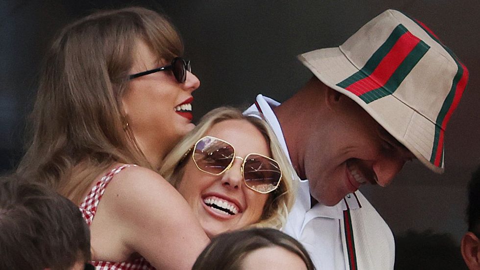 Taylor swift hugs Brittany Mahomes