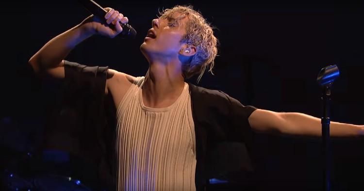 12 Reasons Why Troye Sivan Is The Gay Icon Of Our Generation