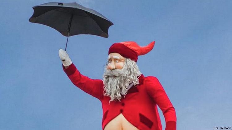 Huge Gender Non Conforming Santa Claus Display Unveiled In New Zealand 
